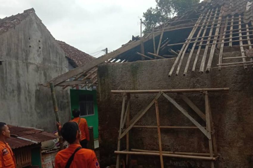 Belasan Atap Rumah di Megamendung Bogor Rusak Diterpa badai